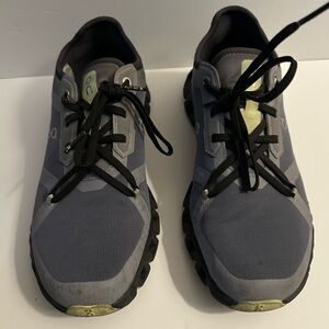 ON Cloud X 3 AD Women’s pre owned 7 1/2